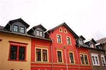 Dachstuhl-Neubau und Sanierung an einem Reihenhaus mit Dachgauben nach traditionellen Muster in Zittau.